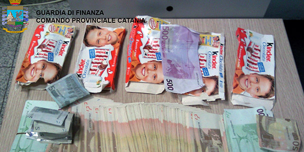 catania-soldi-dentro-cioccolattini-pannolini