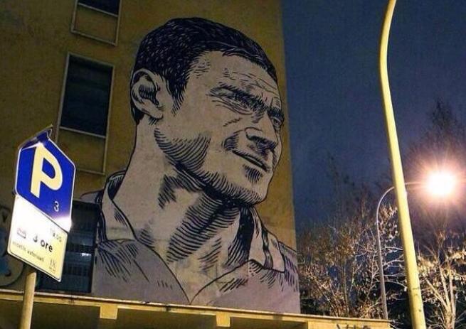 murales dedicato a francesco totti