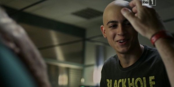 anche-nicola-ha-il-braccialetto-rosso