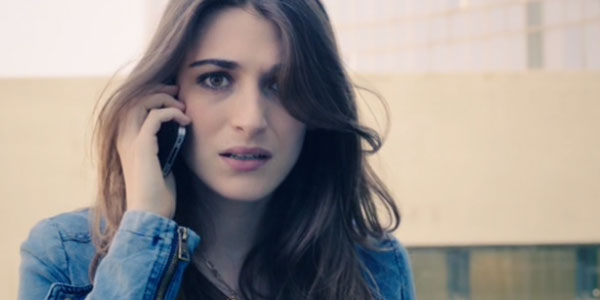 giulia-al-telefono-con-suo-padre-fuoco-amico