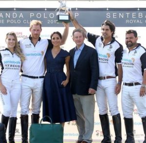 l'abito denim di meghan markle