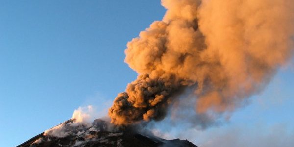etna nuova emissione cenere lavica, etna nuova eurzione vulcanica, vulcano etna nuova eruzione
