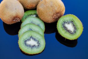 10 frutti ipocalorici, quale frutta mangiare per dimagrire, dieta, frutta,kiwi