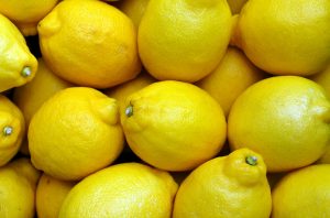 10 frutti ipocalorici, quale frutta mangiare per dimagrire, dieta, frutta, limoni
