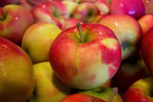 10 frutti ipocalorici, quale frutta mangiare per dimagrire, dieta, frutta, mele